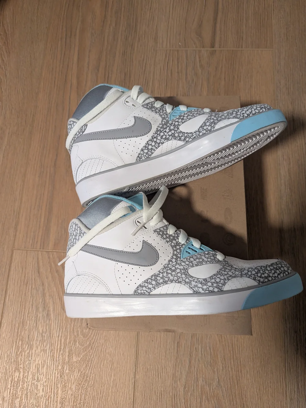 Nike Auto Trainer (GS) Youth Sneakers - White/Wolf Grey/Still Blue